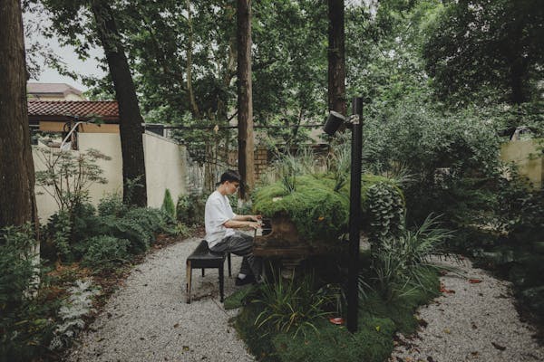 free-photo-of-serene-pianist-in-shanghai-garden-sanctuary